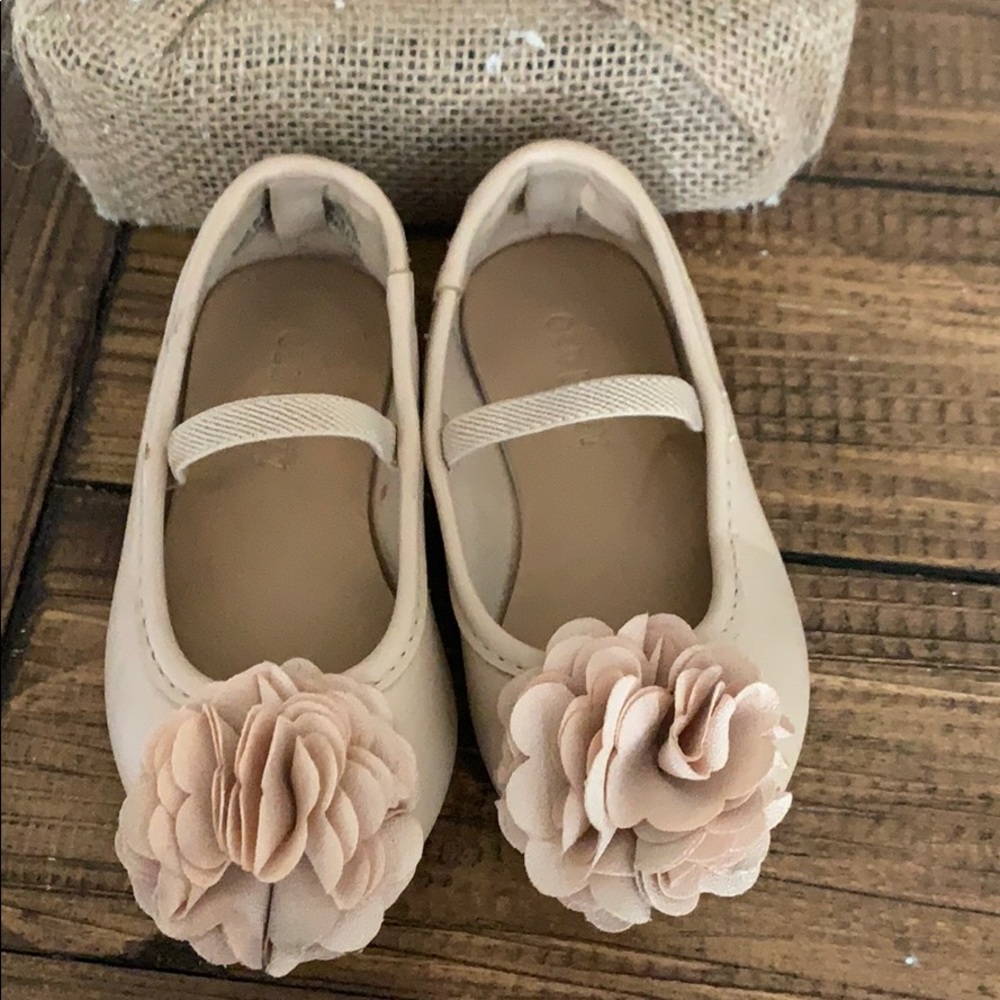 Nude Old Navy size 5 shoe